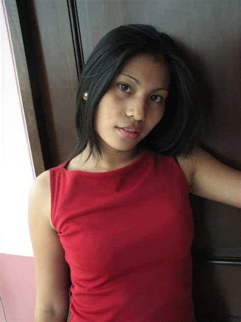 Skinny Filipina teen gets fucked after sucking pecker. . Pinat pussy